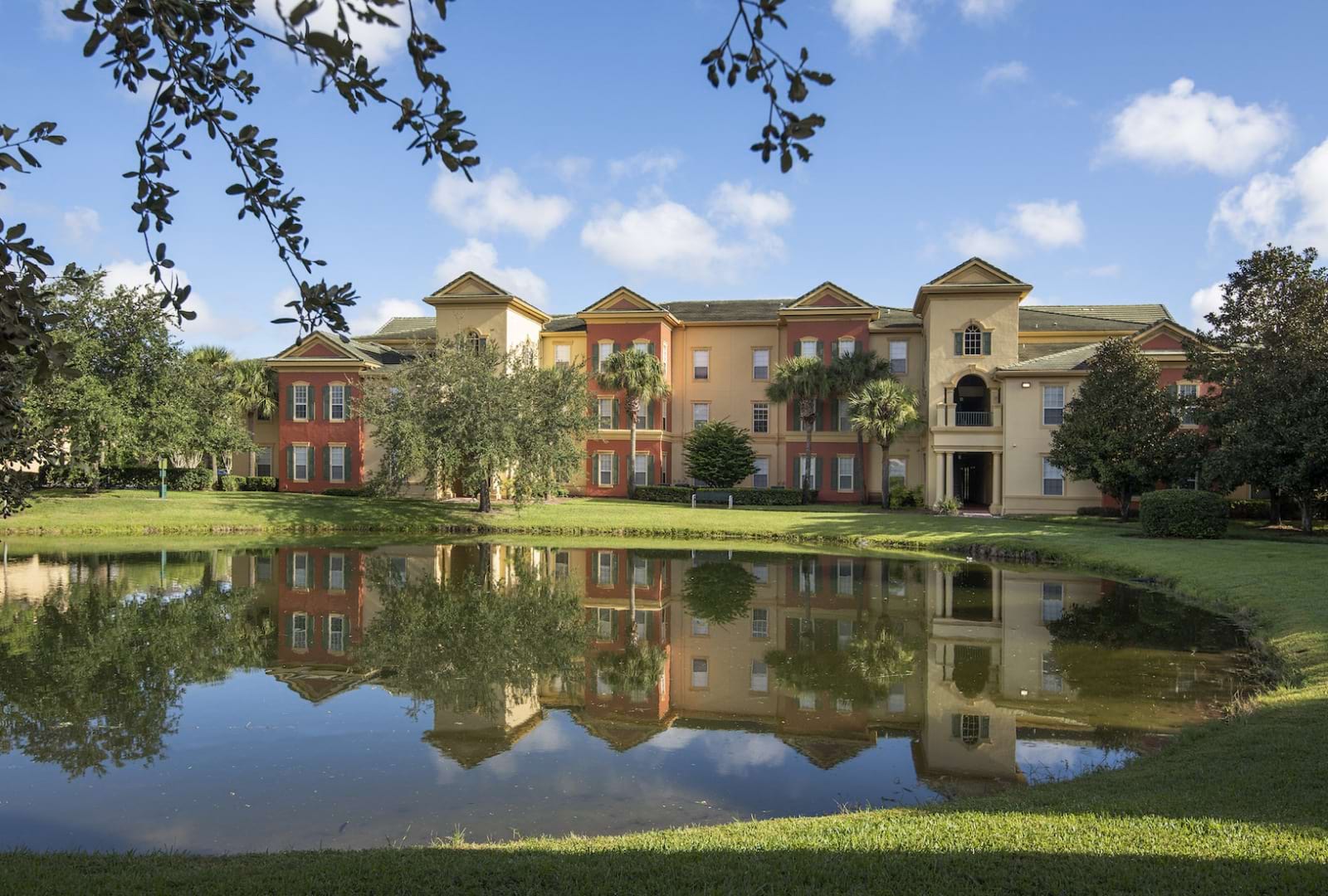 Building Exterior next to lake at Victoria Place Orlando