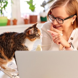 Spending quality time with your furry co-worker in your WFH space = priceless.
.
.
#petfriendly #workfromhome #apartments #flexspace #apartmentwithden Instagram post from @victoriaplaceorlando on July 19, 2024 09:14:17am